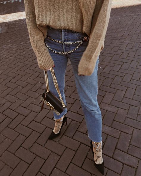 Nicole Ballardini on Instagram: “Gucci socks. So wildly unnecessary that I want more 🙈🙊 Outfit details: http://liketk.it/2zsiC #liketkit #ltkeurope” Socks In Heels, Gucci Socks Outfit, Socks Outfit, Sock Outfits, Gucci Outfits, Striped Socks, Urban Outfits, Outfit Details, Pants Outfit