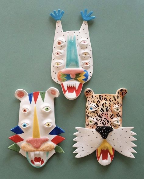 Ceramic Mask, Jr Art, Ad Magazine, Ceramic Workshop, Art Corner, Pottery Crafts, Ceramics Pottery Art, Ceramic Animals, Contemporary Crafts