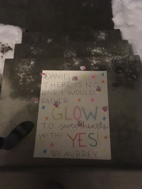 Cute way to answer to sweethearts! Poster Ideas For Sweethearts, Cute Sweetheart Dance Proposals, Valentines Dance Poster Ideas, Ways To Ask To Sweethearts Dance, Sweet Hearts Dance Proposal, Sweethearts Dance Poster Ideas, Sweethearts Proposal Ideas, Answering Dance Posters, Promposal Answers