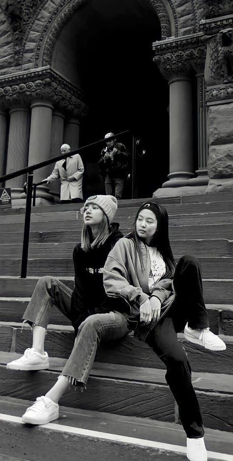 Jenlisa Edit Photo, Jenlisa Wallpaper Lockscreen, Jenlisa Photos, Jenlisa Picture, Jenlisa Wallpaper, Dancing In The Moonlight, Best Friends Shoot, Soft Wallpaper, Lisa Rosé