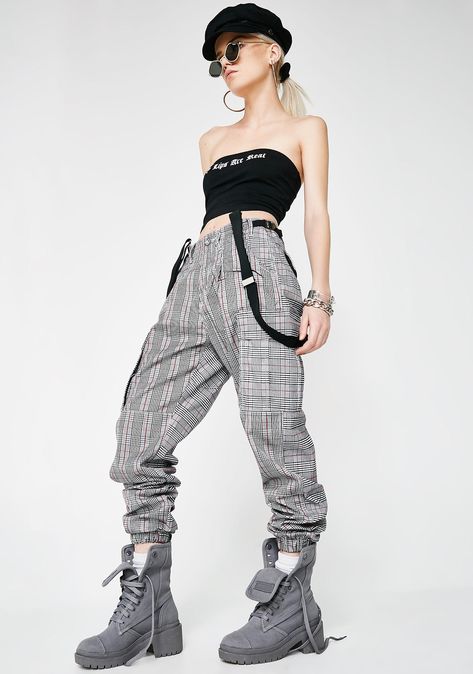 Poster Grl Do Homewerk Suspender Cargo Pants Grunge Emo Outfits, Plateau Boots, Edgy Teen Fashion, Urban Techwear, Dj Girl, Outfits Show, Baddie Clothes, Womens Streetwear, Utility Cargo Pants