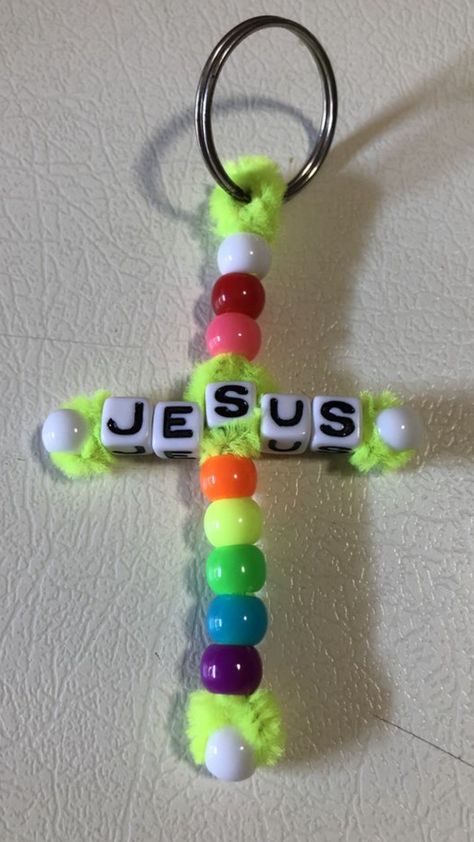 Vacation Bible School Craft, Recuerdos Primera Comunion Ideas, Cross Keychain, Christian Activities, Children's Church Crafts, Pony Bead Crafts, Sunday School Crafts For Kids, Bible School Crafts, Religious Crafts