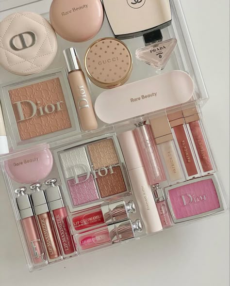 Koleksi Makeup, Makeup Bag Essentials, Dream Makeup, Top Makeup Products, Dior Makeup, Fancy Makeup, Dior Beauty, Makeup Obsession, Luxury Makeup