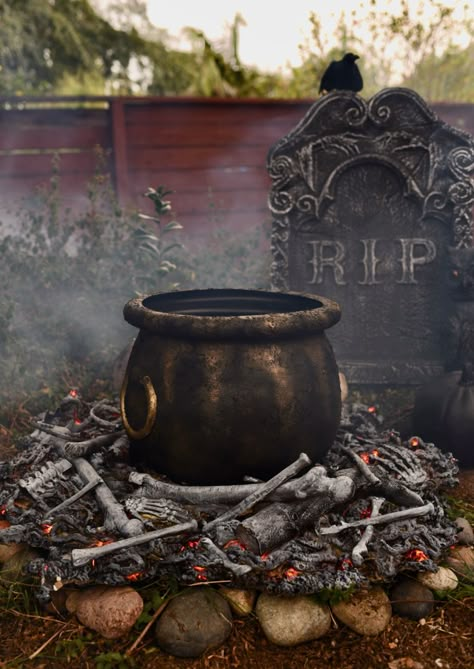 Painted witches cauldron for Halloween Outdoor Home Halloween Decorations, Witch Graveyard Halloween, Making Halloween Props, Witch Cauldron Front Yard, Halloween Witch Scenes Outdoor, Spooky Halloween Yard Ideas, Fake Graveyard Halloween, How To Make A Cauldron For Halloween, Diy Large Cauldron