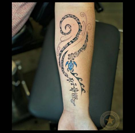 Turtle Forearm Tattoo Women, Polynesian Arm Tattoos Women, Exploring Tattoos, Māori Tattoo, Wrap Around Wrist Tattoos, Hawaiian Tattoos, Ankh Tattoo, Tropical Tattoo, Polynesian Tattoos Women