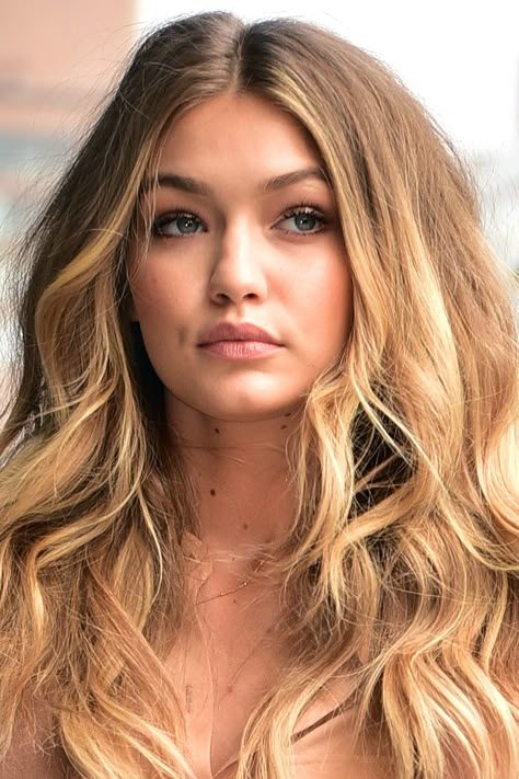 8 Low-Maintenance Hair Color Ideas for the Lazy Girl in All of Us Gigi Hadid Hair, Warm Blonde Hair, Blonde Lowlights, Girl Hair Colors, Golden Blonde Hair, Warm Blonde, Honey Blonde Hair, Low Maintenance Hair, Blonde Hair Inspiration