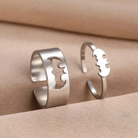 Cute Rings Couple, Couples Rings Matching, Couple Items Matching, Couple Accessories Matching, Batman Gifts For Boyfriend, Matching Rings For Best Friends, Matching Couple Stuff, Bat Couple, Matching Rings For Couples