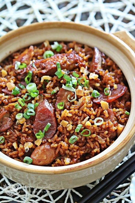 Claypot Chicken Rice in Rice Cooker 电饭锅沙煲鸡饭 - Anncoo Journal Claypot Rice Recipe Chinese, Chinese Sausage Rice Cooker, Chinese Rice Cooker Recipes, Zojirushi Rice Cooker Recipes, Clay Pot Rice Recipe, Rice Board, Claypot Rice Recipe, Clay Pot Chicken, Rice In Rice Cooker