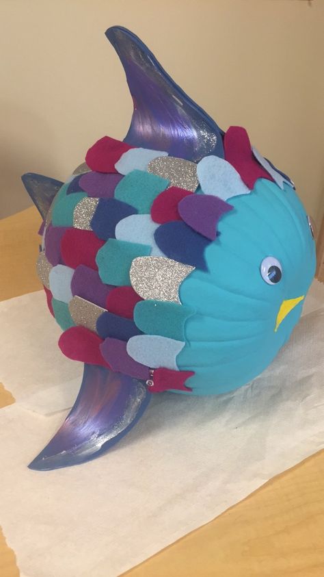 Flounder Pumpkin Painting, Rainbow Fish Pumpkin Decorating, Blowfish Pumpkin Decorating, Rainbow Fish Pumpkin, Pout Pout Fish Pumpkin Decorating, Fish Pumpkin, Book Character Pumpkins, Story Book Pumpkin, Halloween Pumpkin Crafts