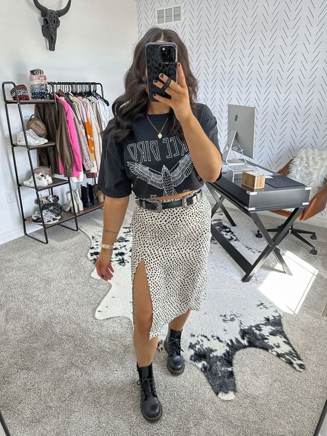 Band Tee And Skirt Outfit, Girly Grunge Outfits, Midi Skirt With Boots, Edgy Outfits Summer, Satin Midi Skirt Outfits, Satin Midi Skirt Outfit, Graphic T Shirt Outfit, Midi Skirt Outfits, T Shirt Outfit Ideas