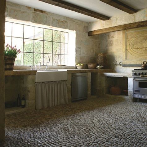 Chateau Domingue’s proprietor Ruth Gay’s kitchen is a symphony of texture... #Kitchen #Inspiration #interior #design #texture #cobblestone #tuscan #stone #sink #french #limestone #remodel #symphony #chateaudomingue #houston European Country Kitchen, European Country Home, European Kitchen Design, Patina Farm, Country Interior Design, Fireclay Farmhouse Sink, European Kitchens, Farmhouse Interior Design, Country Interior