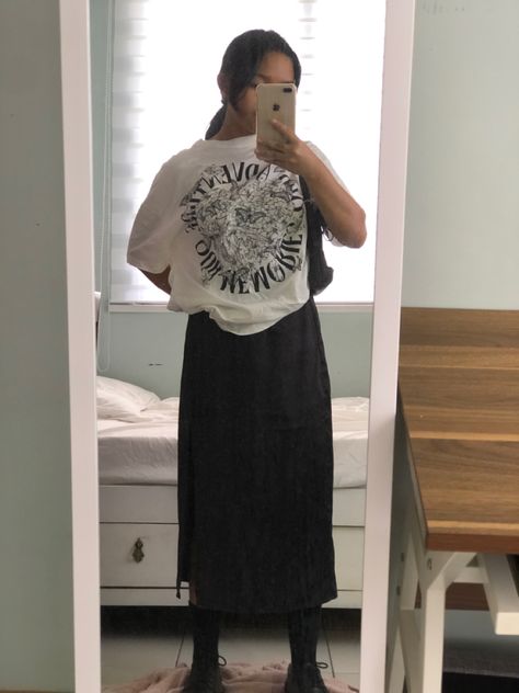 Big T Shirt Long Skirt, Midi Skirt And Oversized Shirt, Long Black Skirt With Tshirt, Oversized Shirt And Long Skirt, Skirts With Oversized Shirts, T Shirt Midi Skirt, Big Tshirt Outfit Aesthetic, Big T Shirt And Skirt Outfit, Long Skirt Big Shirt Aesthetic