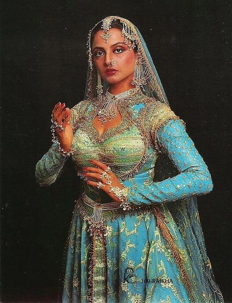 Kathak Costume, Rare Places, Indian Retro, Rekha Actress, Kathak Dance, Vintage Bollywood Aesthetic, Bollywood Retro, Indian Classical Dance, Retro Bollywood