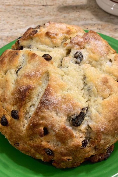 Easy Irish Soda Bread, Irish Bread, Soda Bread Recipe, Irish Cooking, Irish Recipes Traditional, Irish Soda Bread Recipe, Scottish Recipes, Artisan Bread Recipes, Biscuit Bread