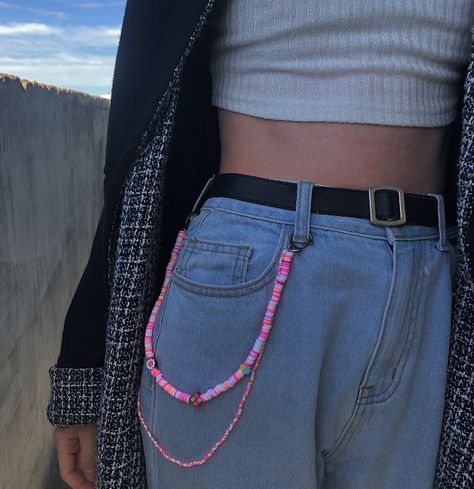 Beaded Jean Chain, Jean Chains Aesthetic, Diy Chain Jeans, Jeans Chains, Belts Aesthetic, Belt Chains, Mode Indie, Chain Jeans, Chains Aesthetic