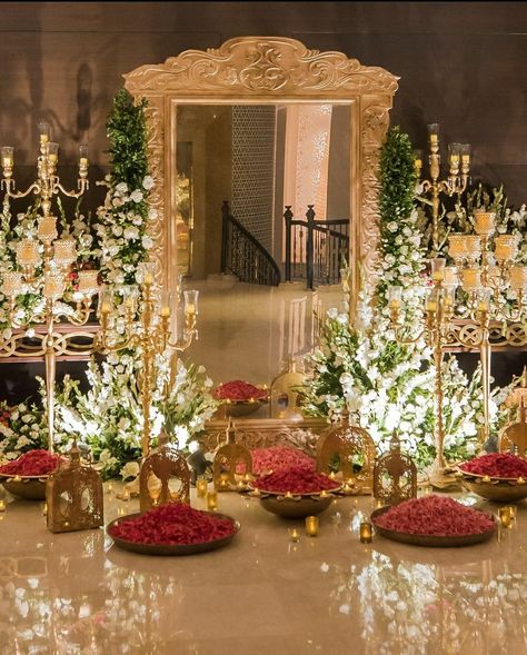 Heeramandi Theme Party, Sufi Wedding Decor, Sufi Decor Wedding, Sufi Night Wedding Decor, White And Gold Indian Wedding Decor, Red Sangeet Decor, Night Reception Decoration Indian, Desi Wedding Aesthetic Decor, Sufi Theme Decor