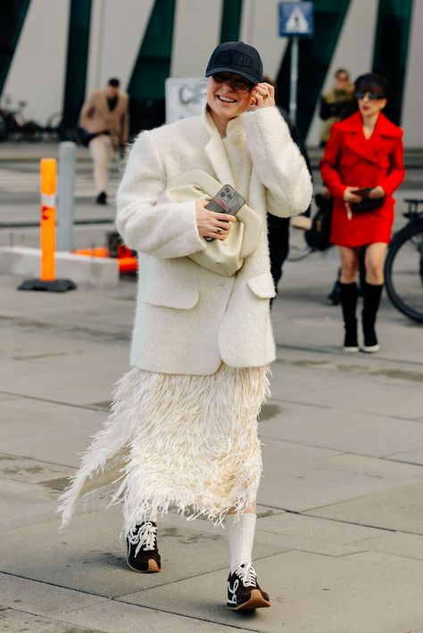 Street Style Shots: Copenhagen Fashion Week Day 4 – PAUSE Online | Men's Fashion, Street Style, Fashion News & Streetwear 2024 Street Style, Copenhagen Fashion Week Street Style, Style Analysis, Stylist Outfit, Head Scarf Styles, Winter Fashion Outfits Casual, Copenhagen Fashion, Fashion Street Style, Style Muse