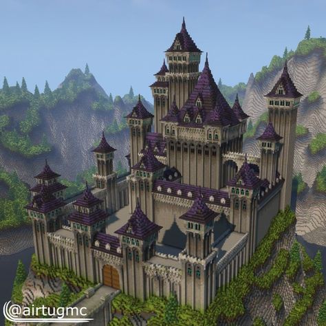 Minecraft Survival Castle Ideas, Minecraft Base Layout Castle, Minecraft Castle Mega Base, Minecraft Old House Ideas, Minecraft Medium Castle, Cool Minecraft Castles, Minecraft Midevil Castle Ideas, Minecraft Castle Roof, Castle Gate Minecraft