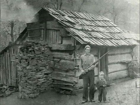 Hobo Lifestyle, Log Cabin Sheds, Appalachian History, Appalachian People, Pioneer Families, Old West Photos, Old Cabins, Into The West, Lee County