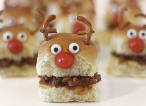 Christmas is only a few short weeks away! Prepare for your upcoming gathering, potluck, or kid's party with this Sloppy Joe Recipe Christmas Lunch Kids, Food Art Christmas, Sandwich Peanut Butter, Best Sloppy Joe Recipe, Sloppy Joe Recipe Easy, Bear Chocolate, Sloppy Joe Recipe, Reindeer Candy, Homemade Sloppy Joes