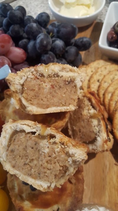 Vegan Pork, Savoury Party Food, Pork Pies, Vegan Xmas, Medieval Recipes, Vegan Baking Recipes, Scottish Recipes, Vegan Holiday, Vegan Pie