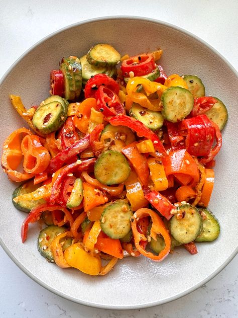 Viral Cucumber and Sweet Pepper Salad Sweet Pepper Salad Recipe, Sweet Pepper Salad, Viral Salad, Viral Cucumber, Spring Pasta Salad, Sweet Pepper Recipes, Bell Pepper Salad, Pepper Salad, Spring Pasta