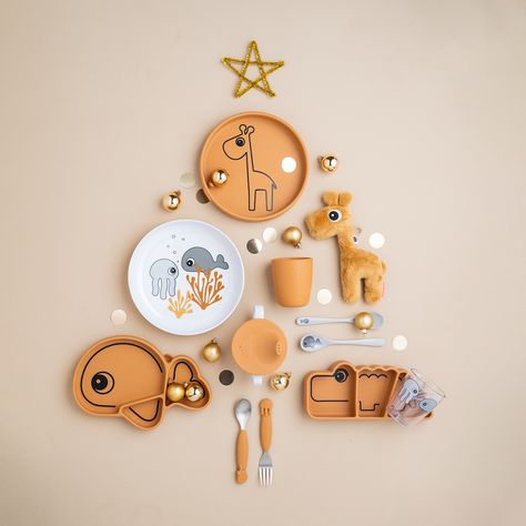 Why not colour-coordinate the table decorations to create the perfect setting for your little ones? They will love to have all their Deer friends join the dinner table for dinnertime this Christmas. Done by Deer kids tableware - Danish design #donebydeer #kidstableware #kidsinterior #designforkids Kids Christmas Tree, Fun Plates, Christmas Trees For Kids, Done By Deer, City Kid, Kids Interior Room, Magazines For Kids, Kids Interior, Cute Toys