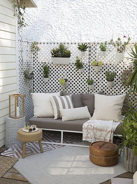 Small Patio Ideas Townhouse, Patio Ideas Townhouse, Small Patio Ideas On A Budget, Balcon Mic, Design Per Patio, Small Patio Furniture, Small Patio Design, Small Outdoor Patios, Cheap Pergola