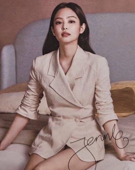 Jennie Kim Blackpink, Jennie Lisa, Jennie Kim, Blackpink Photos, Formal Outfit, Blackpink Jisoo, Blackpink Jennie, Yg Entertainment, South Korean Girls