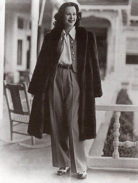 Hedy Lamarr, 1938 / likeabalalaika@flickr | #girlswhocode 40s Mode, Hedy Lamarr, Fashion 1940s, Gene Kelly, Mae West, 30s Fashion, Vintage Trousers, 40s Fashion, 1930s Fashion