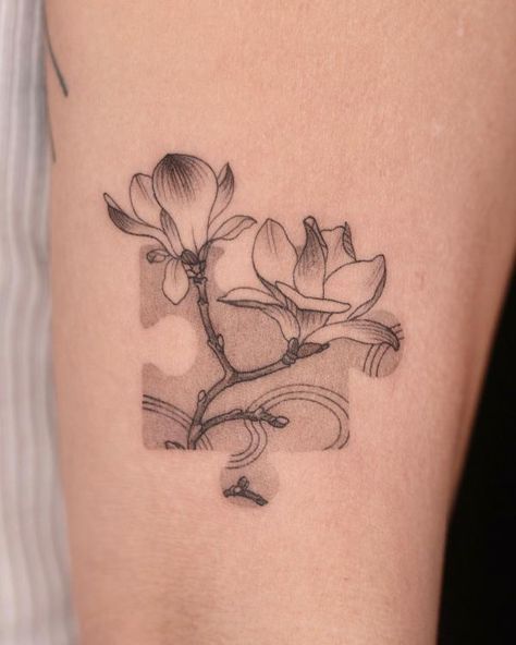 Puzzle flower tattoo Puzzle Piece Flower Tattoo, Puzzle Tattoo Design, Puzzle Piece Tattoo Design, Puzzle Pieces Tattoo, Art Puzzle Pieces, Jigsaw Puzzle Tattoo, Puzzle Tattoo Ideas, Puzzle Tattoo, Grandparents Tattoo