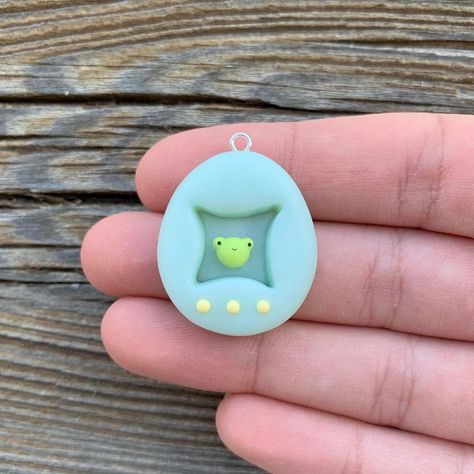 Polymer Clay Shaker Charms, Kawaii Clay, Polymer Clay Charms, Cute Frogs, Sculpture Clay, Clay Ideas, Clay Charms, Polymer Clay Art, Clay Art