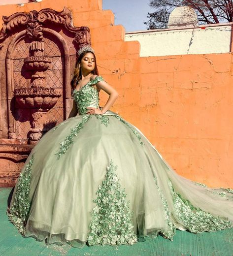 Sage Green Ball Gown, Ball Gown Green, Long Sweet 16 Dresses, Enchanted Forest Quinceanera Theme, Quinceñera Ideas, Princess Quinceanera Dresses, Xv Ideas, Green Quinceanera, Green Ball Gown