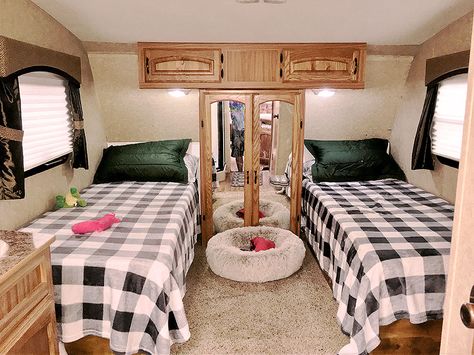 Queen Bedding Ideas, Rv Beds, Pink Camper, Beds Twin, Camper Beds, Rv Decorating, Diy Loft, Rv Interior Remodel, Camper Interior Design