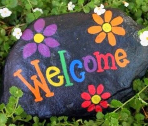 Painted rocks Welcome and flowers Painted Garden Rocks, Garden Rocks, Garden Rock Art, Diy Rock Art, Rock Garden Design, Painted Rocks Kids, Painted Rocks Craft, Flowers Painted, Garden Crafts Diy