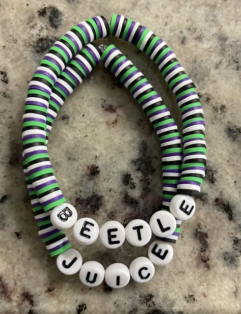 Halloween Bracelets With Letter Beads And Round Shape, Emo Clay Bead Bracelets, Beetle Juice Bracelets, Halloween Clay Bead Bracelet, Beetlejuice Clay Bead Bracelet, Cheap Halloween Themed Beaded Bracelets, Halloween Beaded Jewelry, Stretch Beaded Bracelets Diy, Pulseras Kandi