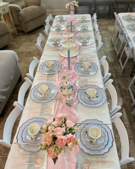 Grad Party Tea Party, Pink Buffet Table, Small Tea Party Ideas, Bridgerton Brunch Ideas, High Noon Tea Party, Bridgerton Dinner Party, Tea Party Gender Reveal, Bridesmaid Luncheon Ideas, Tea With Mommy To Be