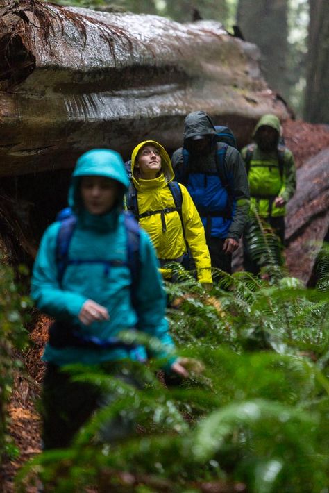 Hiking Outfit Raining, Granola Life, Trekking Photography, Wander Outfit, Hiking In The Rain, Couple Travel Photos, Trekking Gear, Hiking Pics, Hiking Photos