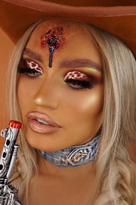 animal print cowgirl makeup Cowgirl Makeup Ideas Halloween, Cowgirl Makeup Ideas Country, Cowgirl Makeup Ideas, Cowgirl Costume Diy, Halloween Costumes Cowgirl, Country Makeup, Wild West Aesthetic, Cowgirl Makeup, Wild West Costumes