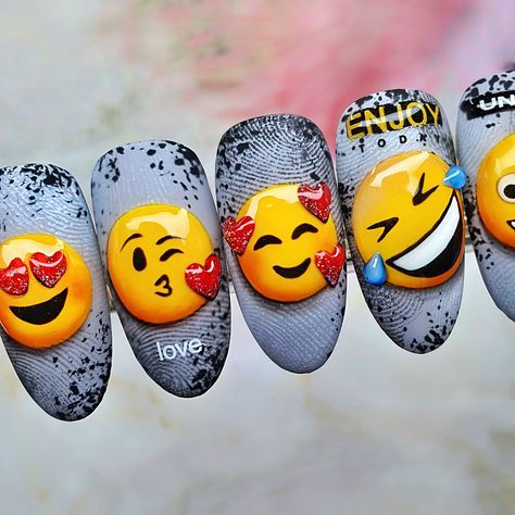 Characters Nail Art, Food Nail Art Designs, Nail Art Face Drawing, Nail Emoji, 3d Cartoon Nail Art, Emoji Nails Design, Emoji Nail Art, Emoji Nail Art Design, Food Nails Designs