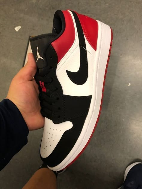 Sepatu Air Jordan, Sneaker Outfits, Sneaker Trend, Nike Shoes Air Force, Jordan Shoes Girls, Shoes Sneakers Jordans, All Nike Shoes, Nike Shoes Jordans, Streetwear Mode