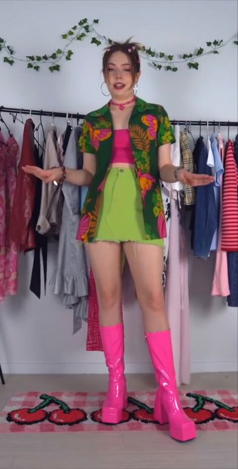 Color Blocked Outfits, Bold Outfits Aesthetic, Maximalist Summer Outfits, Mismatch Outfit Ideas, Funky Clothing, Eccentric Outfits, Funky Outfits For Women, Cute Colorful Outfits, Maximalist Outfit