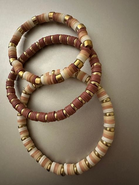 There are many colors of brown with white. These are perfect for any occasion Clay Bead Bracelet Inspo Fall, Clay Bead Fall Ideas, Aesthetic Clay Beads Ideas, School Color Clay Bracelets, Brown Bead Bracelet Ideas, Beige Clay Bead Bracelets, Fall Braclets Clay Bead, Clay Bead Bracelet Ideas Aesthetic Brown, Clay And Glass Bead Bracelet