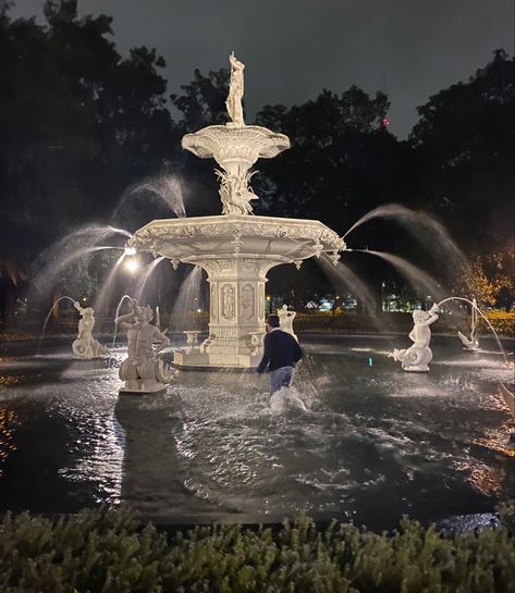 Big Fountains Outdoor, Wedding Venue Fountain, Big Water Fountain, Huge Fountain, Fancy Fountain, Big Fountain, Fountain Aesthetic, Italian Fountain, Fountain House