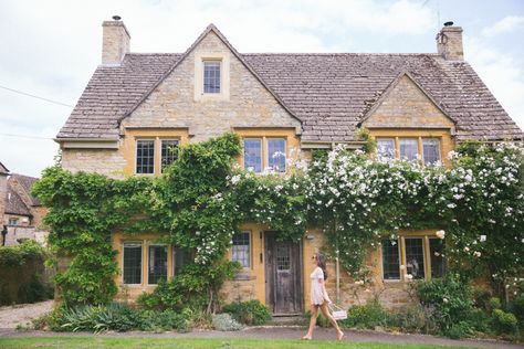 Chateau Aesthetic, Outer Range, House With Land, Stow On The Wold, Cotswolds Cottage, Tea Shops, Pretty Houses, Fairytale House, Cottagecore Home