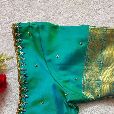 Border Design Blouse Pattern, Simple Handwork Blouse Design, Simple Thread Work Blouse Designs, Engagement Stills, Thread Work Blouse Designs, Vivo Wallpaper, Minimal Embroidery, Magam Work, Blue Blouse Designs