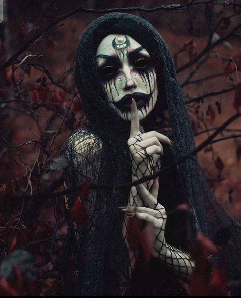 Hag Costume, Skeleton Witch Makeup, Gothic Demon Costume, Pretty Witch, Creepy Costume, Satanic Makeup Halloween, Demon Makeup Scary, Demon Makeup Female, Scary Witch Costume