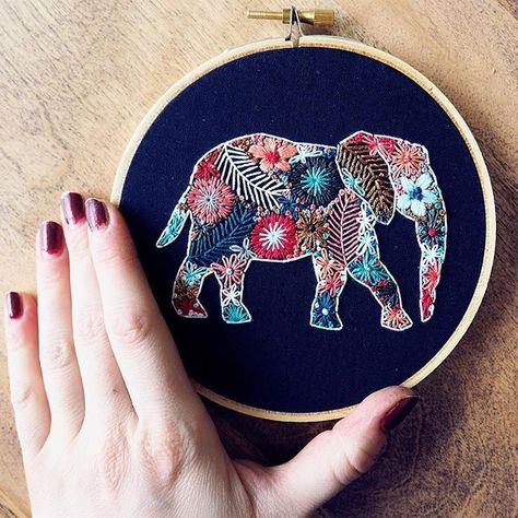 Pola Topi, Embroidery Hoop Crafts, Pola Sulam, Animal Embroidery, 자수 디자인, Hand Embroidery Art, Crewel Embroidery, Hand Embroidery Stitches, Embroidery Hoop Art