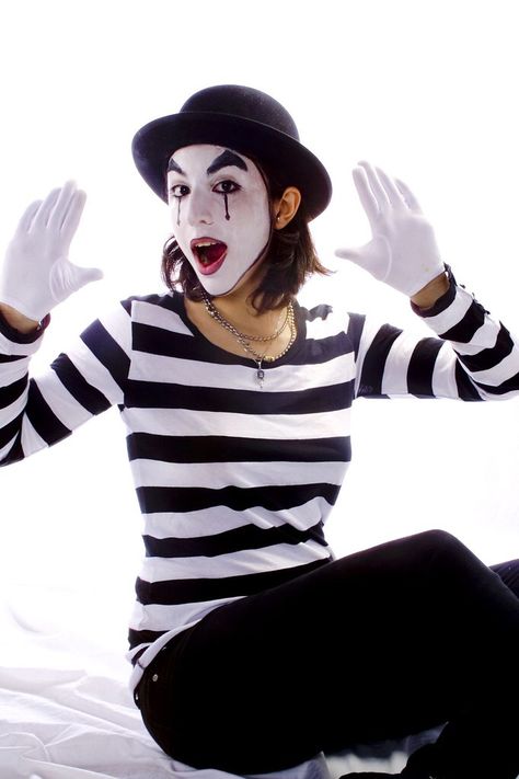 Mime Face, Oc Creation, Ideas Disfraz, Greeting Cards Handmade Birthday, Mime Makeup, Circus Costume, Clowning Around, Costume National, Bountiful Harvest