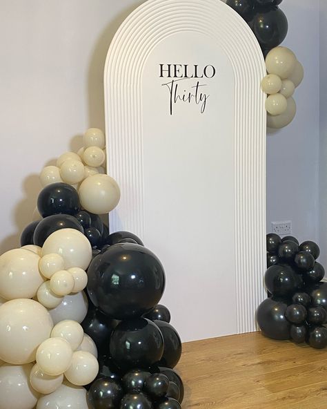 💕 HELLO THIRTY! 💕 Celebrating the arrival of our beautiful new sailboard! A new challenge is always exciting and I absolutely love the duo-toned look; inspired by the amazing @twosistersltd Thank you to @ibl_creations for this on trend beauty! 30th birthday coming up? She’s ready for you 🙌🏻🥳 #30thbirthday #birthdayballoons #ballooondecor #balloongarland #eventstylist #partystylist #northwales #chester @sempertex.uk @ibl_creations @proballoonshop 30th Birthday Balloon Decor For Women, Hello 40 Birthday Party Ideas, Simple 30th Birthday Decorations, 30th Backdrop Ideas, 30th Birthday Color Scheme, Home Birthday Party Ideas For Adults, 23 Birthday Ideas Decoration, 30th Birthday Balloon Arch, 30th Birthday Balloons Decoration